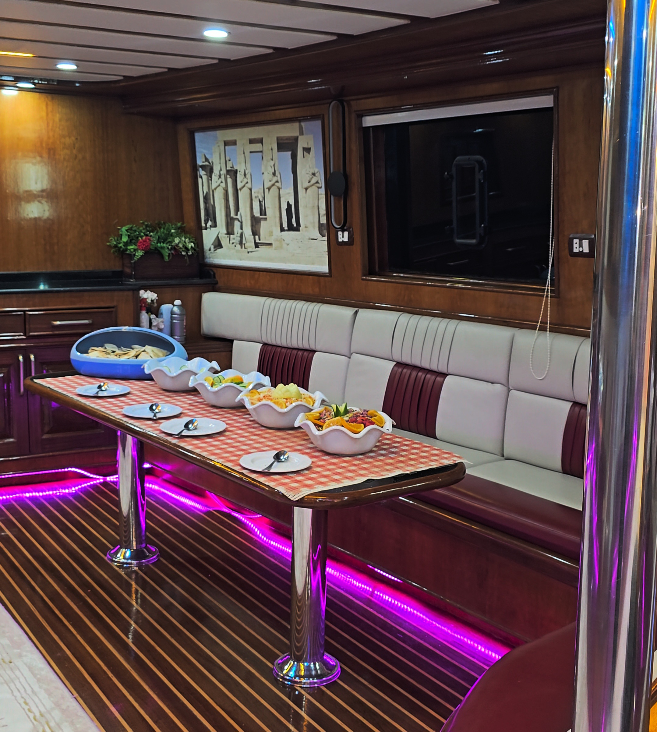 18Evening Dinner Cruise on a Yacht in Sharm El Sheikh